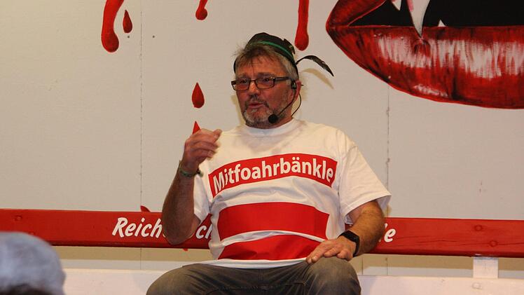 Heinz Müller aus Bischofsheim auf dem Mitfahrbänkle. Foto: Matthias Nöth