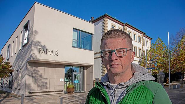 Ralf Hirle ist bisher der erste und einzige Vertreter von B&uuml;ndnis 90/Die Gr&uuml;nen im Michelauer Gemeinderat. Er sieht sich als Einzelk&auml;mpfer im Gemeinderat gut vernetzt, und "gr&uuml;ne Themen" gibt es zur Gen&uuml;ge.  Fotos: Klaus Gagel