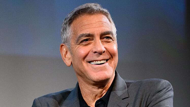 Hollywoodstar George Clooney hat bei "Jimmy Kimmel Live!" von seiner ersten Filmrolle erzählt.