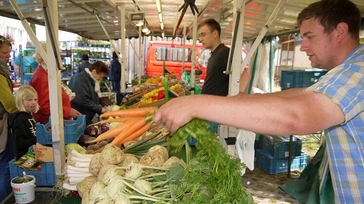 Impressionen vom ersten "Grüber Markttag" Foto: Berthold Köhler
