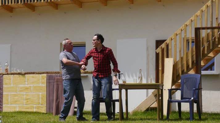 "Doc Green" (Udo Schlee, li) und der Bankier "Mr. Todd" (Michael Weiß, re) eifern um die Gunst der "Hope Spider". Foto: privat