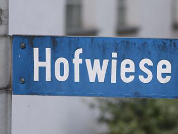 Der Gemeinderat Wilhelmsthal will noch heuer in der Straße "Hofwiese" das Fremdwasser im Kanal reduzieren. Darauf drängte man in der letzten Gemeinderatssitzung.  Foto: Michael Wunder
