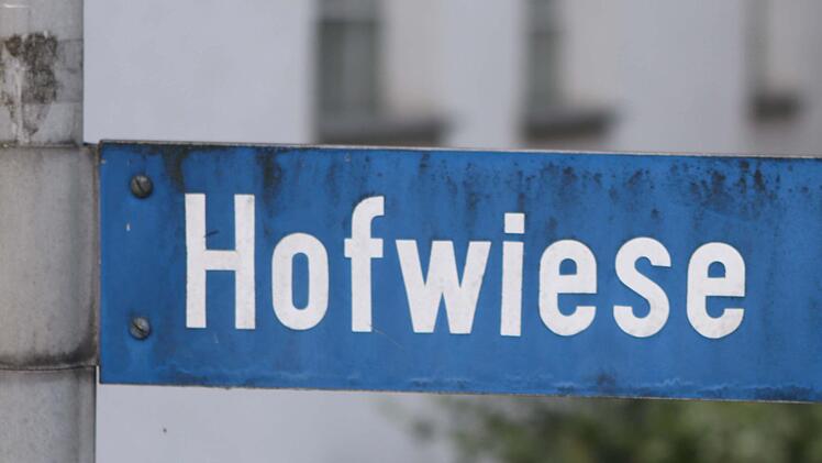 Der Gemeinderat Wilhelmsthal will noch heuer in der Straße "Hofwiese" das Fremdwasser im Kanal reduzieren. Darauf drängte man in der letzten Gemeinderatssitzung.  Foto: Michael Wunder