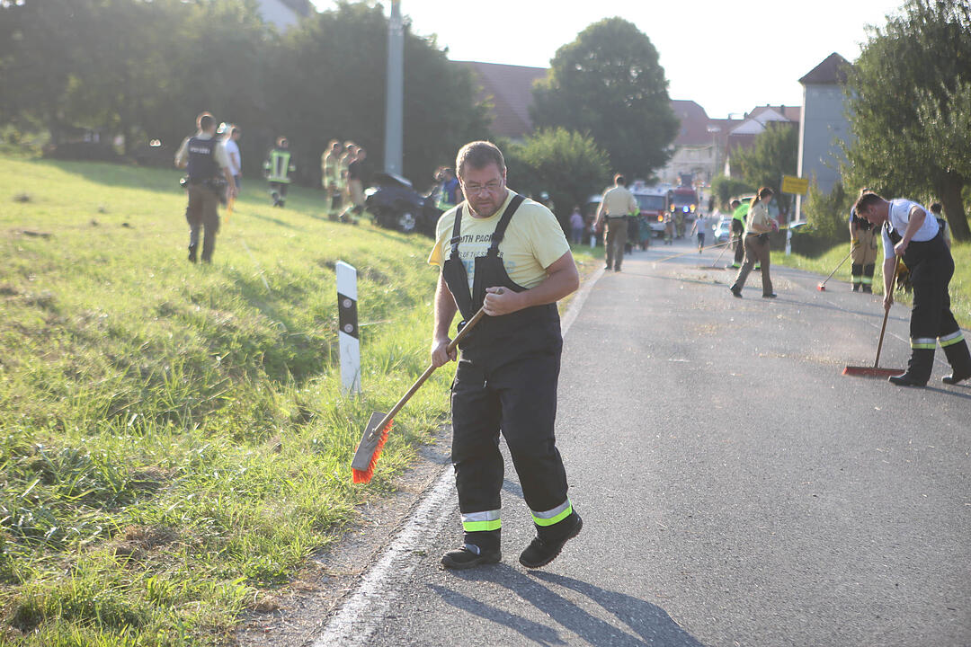 Schmerldorf: 20-Jähriger bei Unfall aus Auto geschleudert und schwerst verletzt