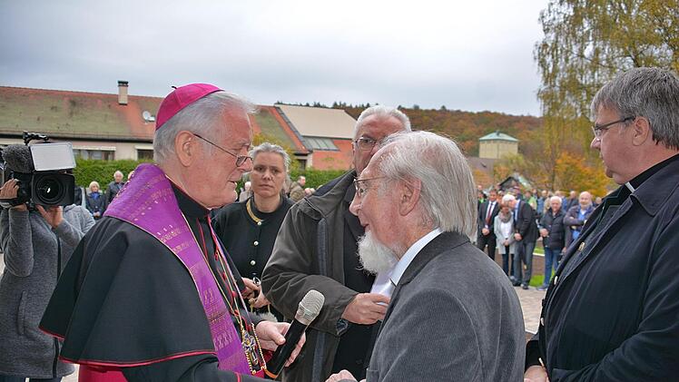Der em. Bischof Dr. Friedhelm Hofmann feierte in Maria Bildhausen eine Gedenkgottesdienst für die im Dritten Reich ermordeten acht Heimbewohner. Foto: Friedrich