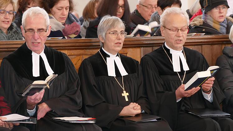 Sie eröffneten das Jubiläumsjahr "1000 Jahre Stephanskirche Bamberg" offiziell: (von rechts) Dekan Hans-Martin Lechner, Regionalbischöfin Dorothea Greiner und Pfarrer Walter Neunhoeffer. Foto: Marion Krüger-Hundrup