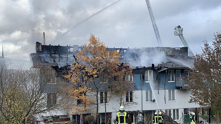 In Ochsenfurt ist ein Mehrfamilienhaus in Brand geraten.