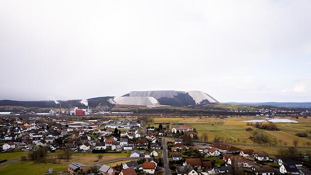 Nur 40 Kilometer von Franken entfernt: Baby-Leiche in Haus in Heringen entdeckt, Frau (34) in Haft