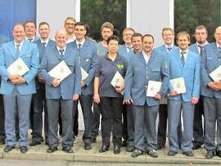 Der Bundestagsabgeordnete Hans Michelbach überreichte an eine große Zahl von Mitgliedern des Coburger THW die Einsatzmedaille "Fluthilfe 2013". Foto: THW Coburg