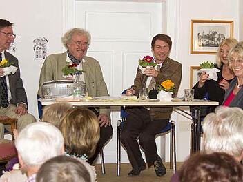 Sie haben oft beim Literatencafé mitgewirkt (von links): Peter Griesbach, Johannes Asen, Frank Walther, Cosima Asen und Gisela Kern. Das Bild entstand bei einer Veranstaltung im Frühjahr 2014. Foto: Wolfgang Kern
