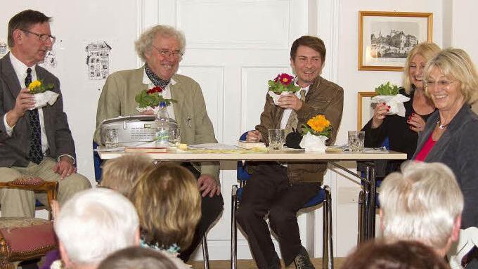 Sie haben oft beim Literatencafé mitgewirkt (von links): Peter Griesbach, Johannes Asen, Frank Walther, Cosima Asen und Gisela Kern. Das Bild entstand bei einer Veranstaltung im Frühjahr 2014. Foto: Wolfgang Kern