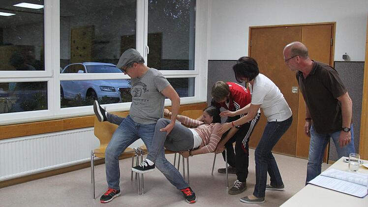 Bequem ist anders: Theaterprobe mit. v.l. Fabian Wahler, Nora Sebert, Sebastian Dees. Ulrike Breuter und Holger Zwirlein.