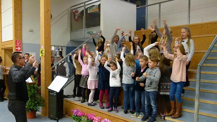 Auch der Nachwuchs singt fleißig in Weitramsdorf - und zwar im Schulchor.  Fotos: Lothar Weidner