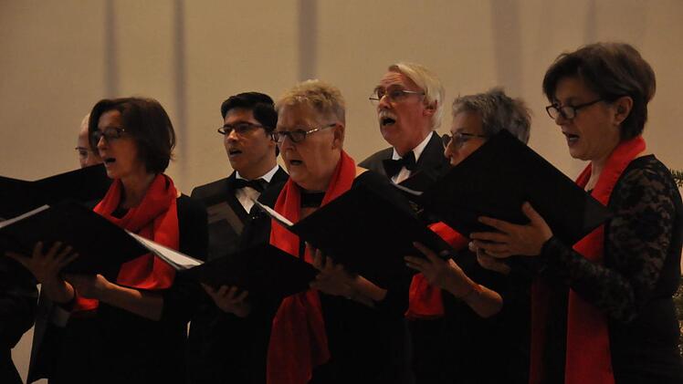 Die "Bockleter Singfoniker" beim Weihnachtskonzert des Bad Bockleter Liederkranzes. Foto: Peter Klopf