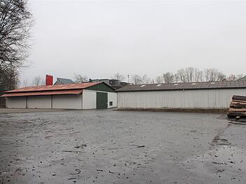 In diesen Hallen am Ortseingang von Unterlauter wird der Bauhof der Gemeinde in Zukunft unterkommen.