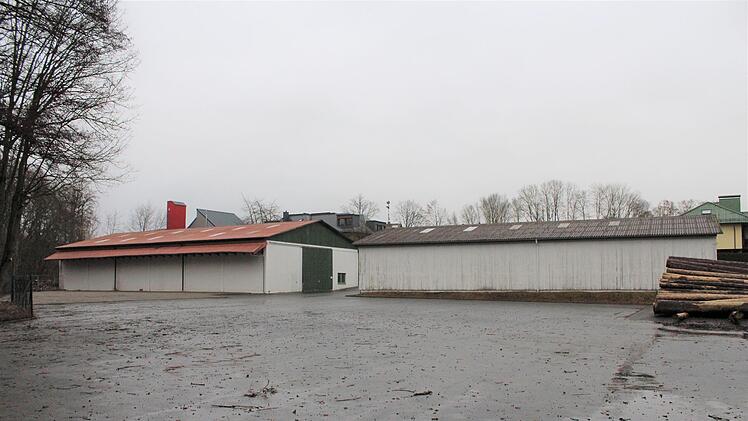 In diesen Hallen am Ortseingang von Unterlauter wird der Bauhof der Gemeinde in Zukunft unterkommen.