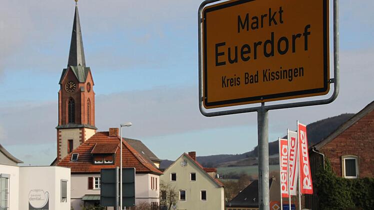 Der Markt Euerdorf: Wo sich die VG befindet, könnte auch der Sitz einer Einheitsgemeinde sein. Foto: Markus Reeh