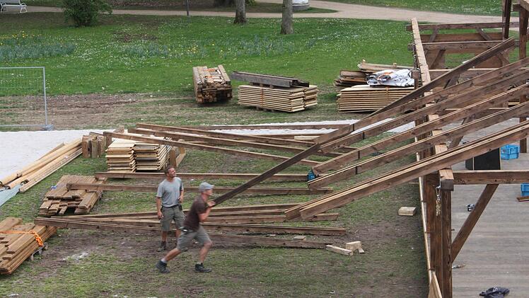 Aufbau am Stadtstrand.  Foto: Robert Huger