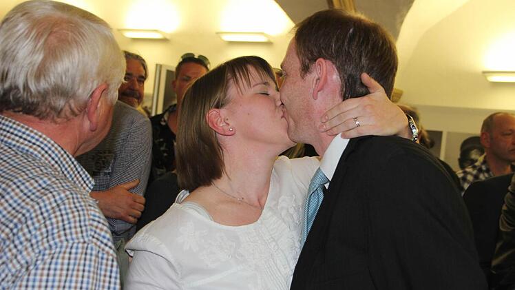 Und für Stefan Güntner gibt's von Ehefrau Simone ebenfalls eine Belohnung.