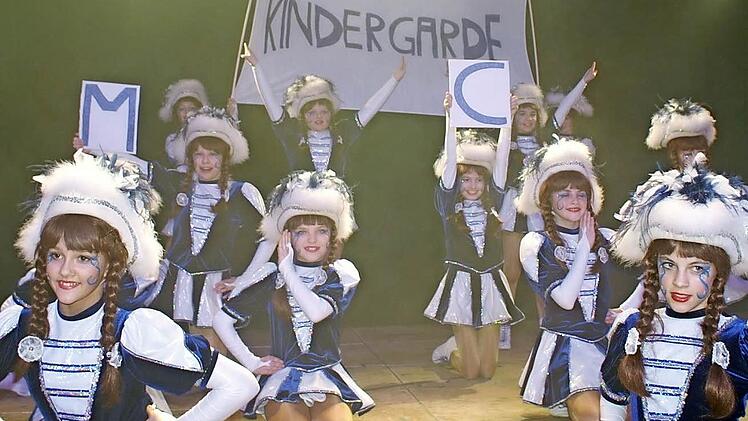Die Kindergarde heizte den Besuchern in der Seehofhalle gleich zu Beginn ordentlich ein.