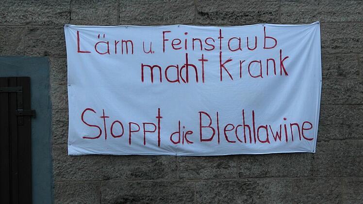 Proteste in Nüdlingen wegen des Durchgangsverkehrs. Foto: Ewald Kiesel