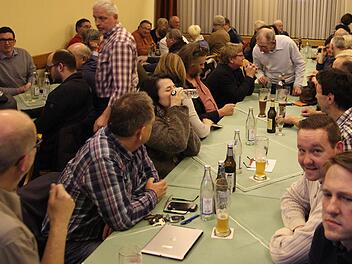 Volles Haus bei der Burgkunstadter Bürgerversammlung im Gasthof "Drei Kronen".  Foto: Adriane Lochner