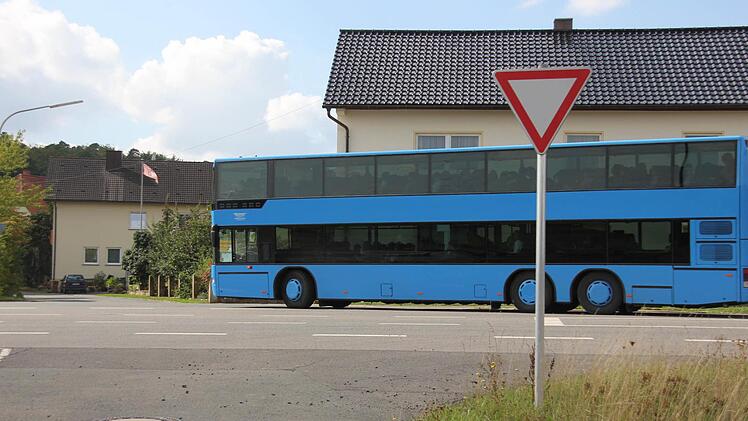 So bog der Schulbus bislang immer ab. Das Archivbild stammt vom Septeber 2015. Foto: Ralf Kestel