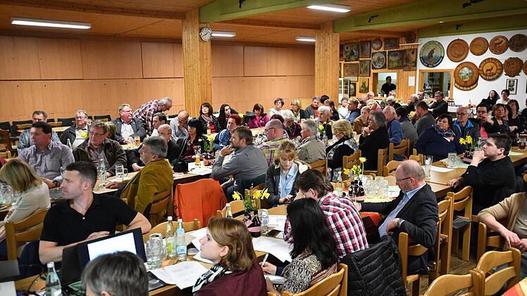 Impressionen vom Diskussionsabend in Stadtsteinach Foto: Ronald Rinklef