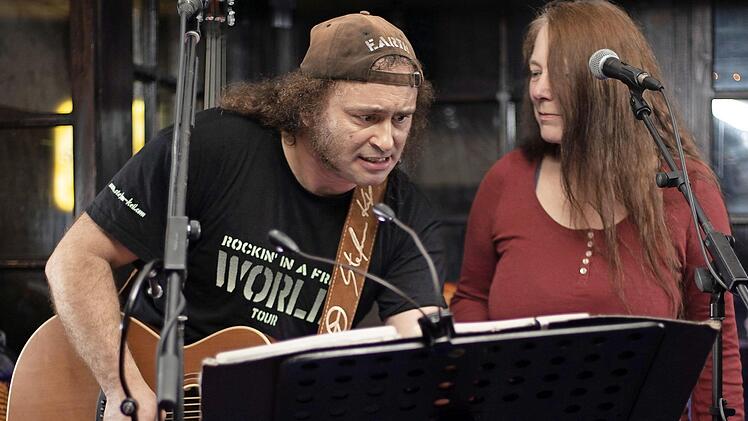Stefan Keil tritt zusammen mit seiner Duopartnerin Una Flagmeier im Zeiler Kino auf.  Foto: pr