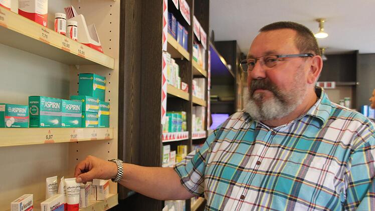 Zum 31. Juli schließt die Cranach-Apotheke. Franz J. Mahnert steht nur noch wenige Tage in seiner Apotheke. Ab 1. August beginnt für ihn ein neuer Lebensabschnitt.  Veronika Schadeck