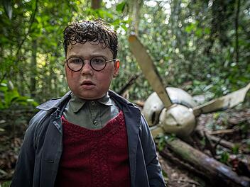 Piggy (David McKenna) ist nach dem Flugzeugabstruz stets vorsichtig und bem&uuml;ht, rational zu handeln.