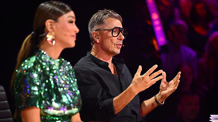 Eine landete einen Rate-Volltreffer, der andere lag voll daneben: Verona Pooth sagte richtig voraus, wer bei "The Masked Singer" unter der "Perla"-Maske steckte. Michi Beck vertat sich schwer bei "Hippo Jones".