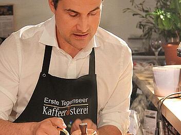 Mario Felix Liebold aus Ludwigsstadt und sein Kaffee sind am Sonntag im Fernsehen.  Foto: Bayerisches Fernsehen