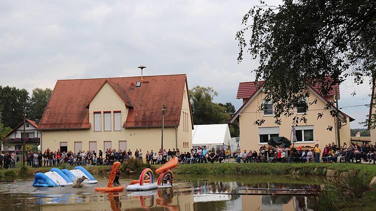 Action im Weiher    Foto: Johanna BlumAction im Weiher    Foto: Johanna Blum