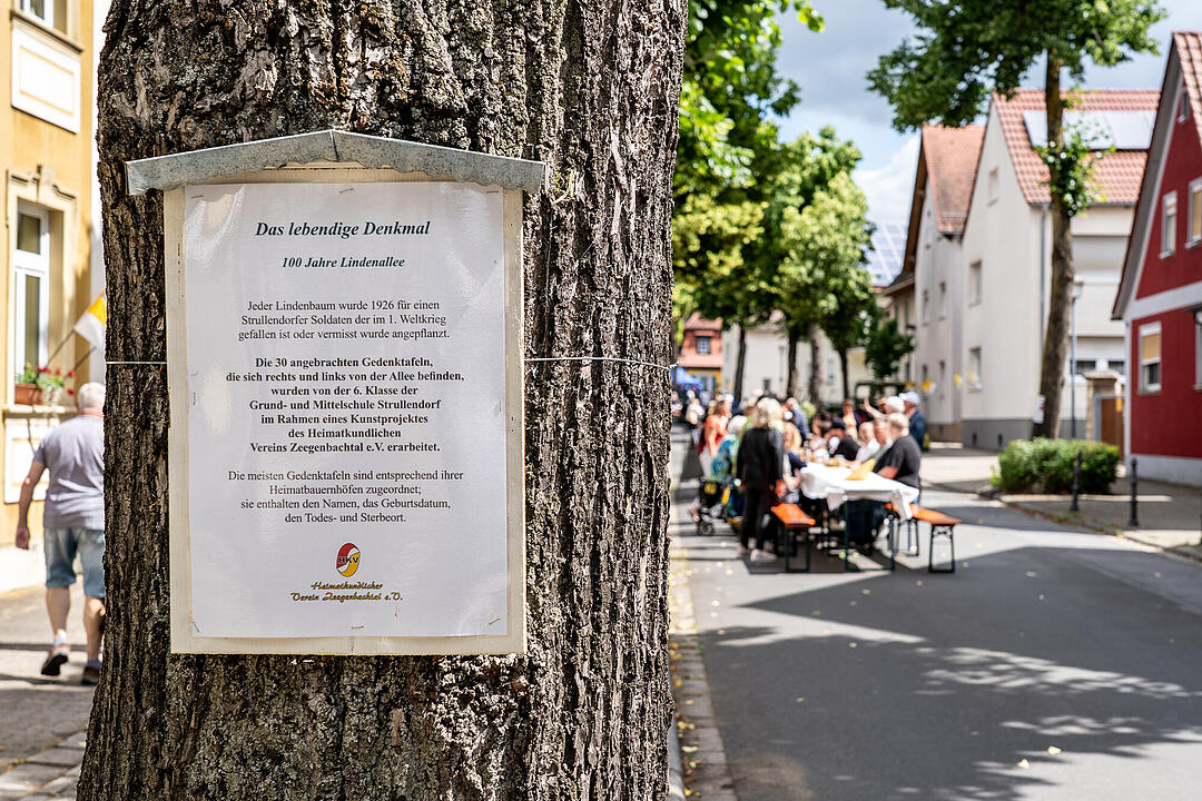 Festliche Genussmeile mit vielen verschiedenen regionalen Spezialit&auml;ten.