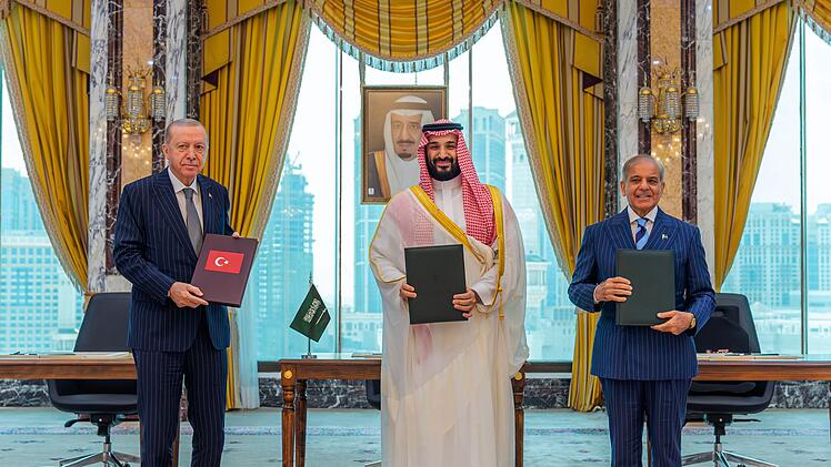 T&uuml;rkei, Saudi-Arabien und Pakistan schlie&szlig;en Verteidigungspakt