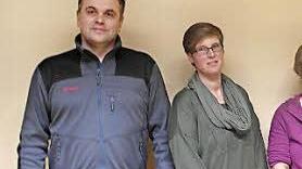 Stabwechsel beim Wildfleckener Hallenbad-Förderverein: (von links) der neue 1. Vorsitzende Vukasin Stankovic, die ehemalige Vorsitzende Cathrin Bremse sowie die neuen Kassenprüfer Liselotte Kleinheinz und Alfred Schrenk. Foto: Helmut Raab