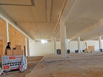 Der ehemalige Obi-Baumarkt kann im Erdgeschoss vom künftigen E-Center verwendet werden.  Foto: Bernhard Panzer