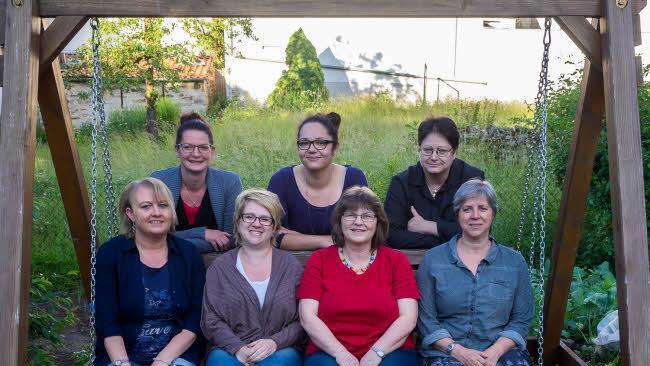Die "Gruppe Micha" mit (hinten, von links) Pia Ziegler, Lisa Schmidt und Chorleiterin Marion Groten sowie (vorne, von links) Tanja Fuchs, Anja Bretscher, Helga Nöth und Annette Seehaus-Arnold.  Foto: Manfred Mellenthin