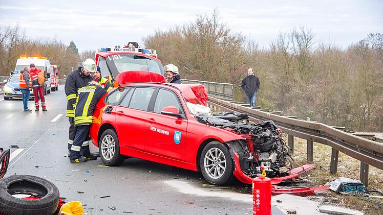 Tödlicher Unfall bei Marktsteft: Feuerwehrmann verliert Leben bei Einsatzfahrt. Foto: NEWS5 / DESK