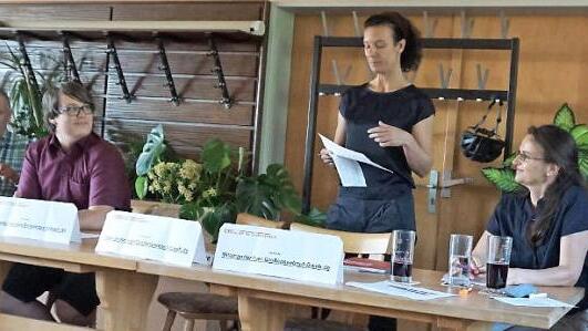 Werner Schrumpf, Klaus Korn, Christian Jung, Carina Geist, Sonja Pernozzoli und Jürgen Jäkel (v. l.) stellen das Konzept der Wählervereinigung "Miteinander für Großenseebach" vor. Foto: Richard Sänger