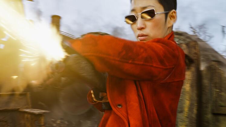 Auf die wagemutige Luftschiffpilotin Anna Fang (gespielt von der s&uuml;dkoreanischen S&auml;ngerin Jihae) ist ein hohes Kopfgeld ausgesetzt.