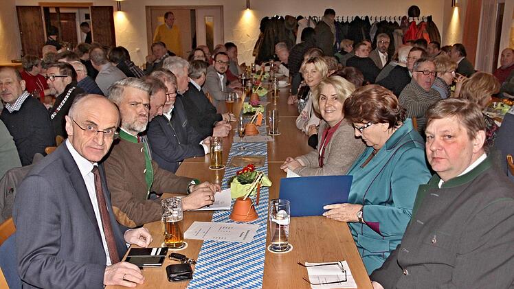 Barbara Stamm (türkises Kostüm) beim Starkbierfest der CSU Maroldsweisach