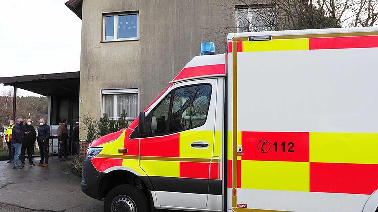 In der Stra&szlig;e Zum Bahnhof Nr. 5 in Schneckenlohe-M&ouml;dlitz ist seit Jahresbeginn ein Rettungswagen des Arbeiter-Samariter-Bundes Coburg stationiert.