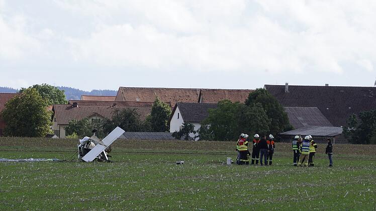 Kleinflugzeug abgestürzt: Pilot noch an Unfallstelle verstorben