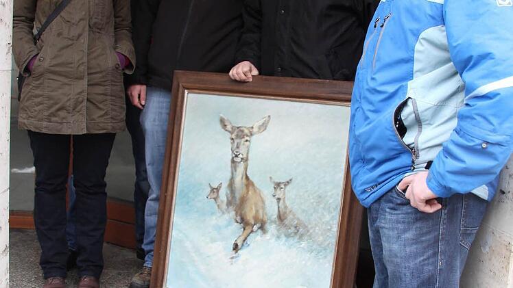 Vor dem neuen Kunsttempel: Stefan Plott, Bürgervereinsvorsitzender Ingo Hafenecker (mit einem Schützbild), Stefan Wagner, Florian Schmitt und Christina Schanz (von rechts).
