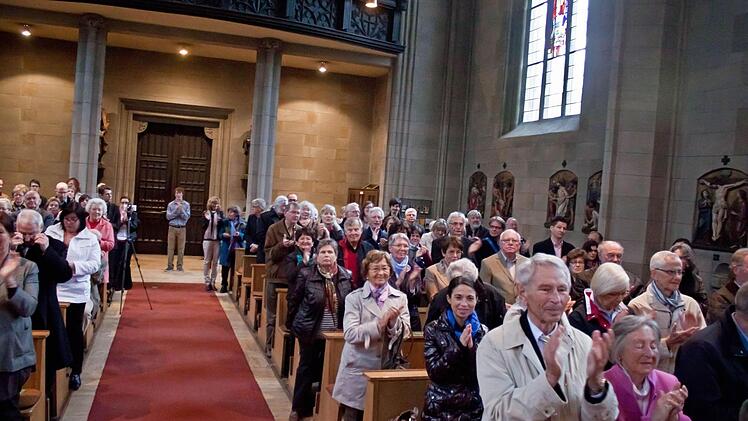 Stehende Ovationen gab's am Ende von den zahlreichen Zuhörern.