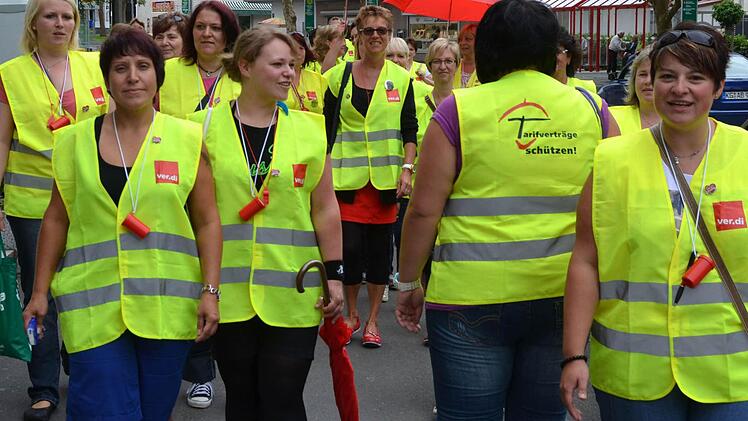 Bereits im Juli gingen rund 50 Kaufland-Mitarbeiter in Bad Kissingen auf die Stra&szlig;e, Foto: Archiv/Peter Rauch