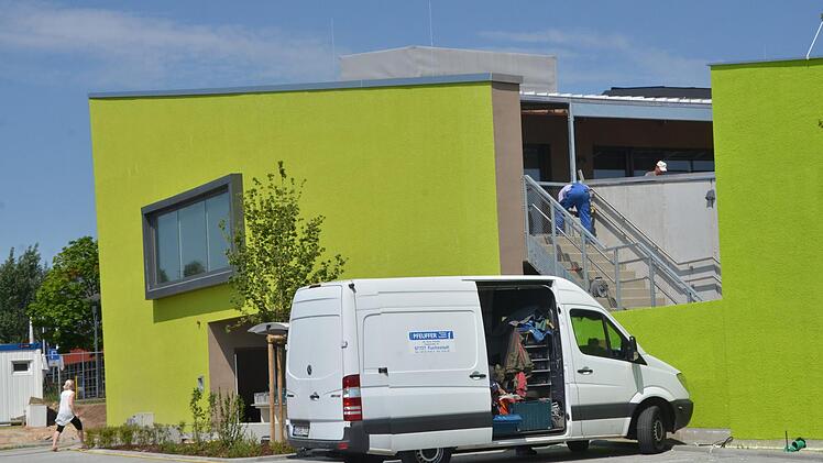 Noch sind Arbeiter beschäftigt. Doch die neue Kita  auf der Herzo Base wird bereits auf den Einzug der Kinder am kommenden Dienstag vorbereitet. Foto: Bernhard Panzer