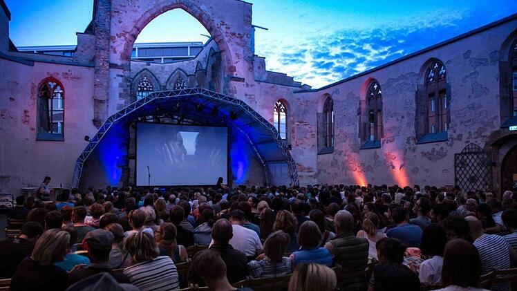 Beim SommerNachtFilmFestival 2019 ist wieder Einiges geboten. 25 Tage lang k&ouml;nnen sich Festivalg&auml;nger am Kino unter freiem Himmel erfreuen. Foto:  Mobiles Kino e.V.